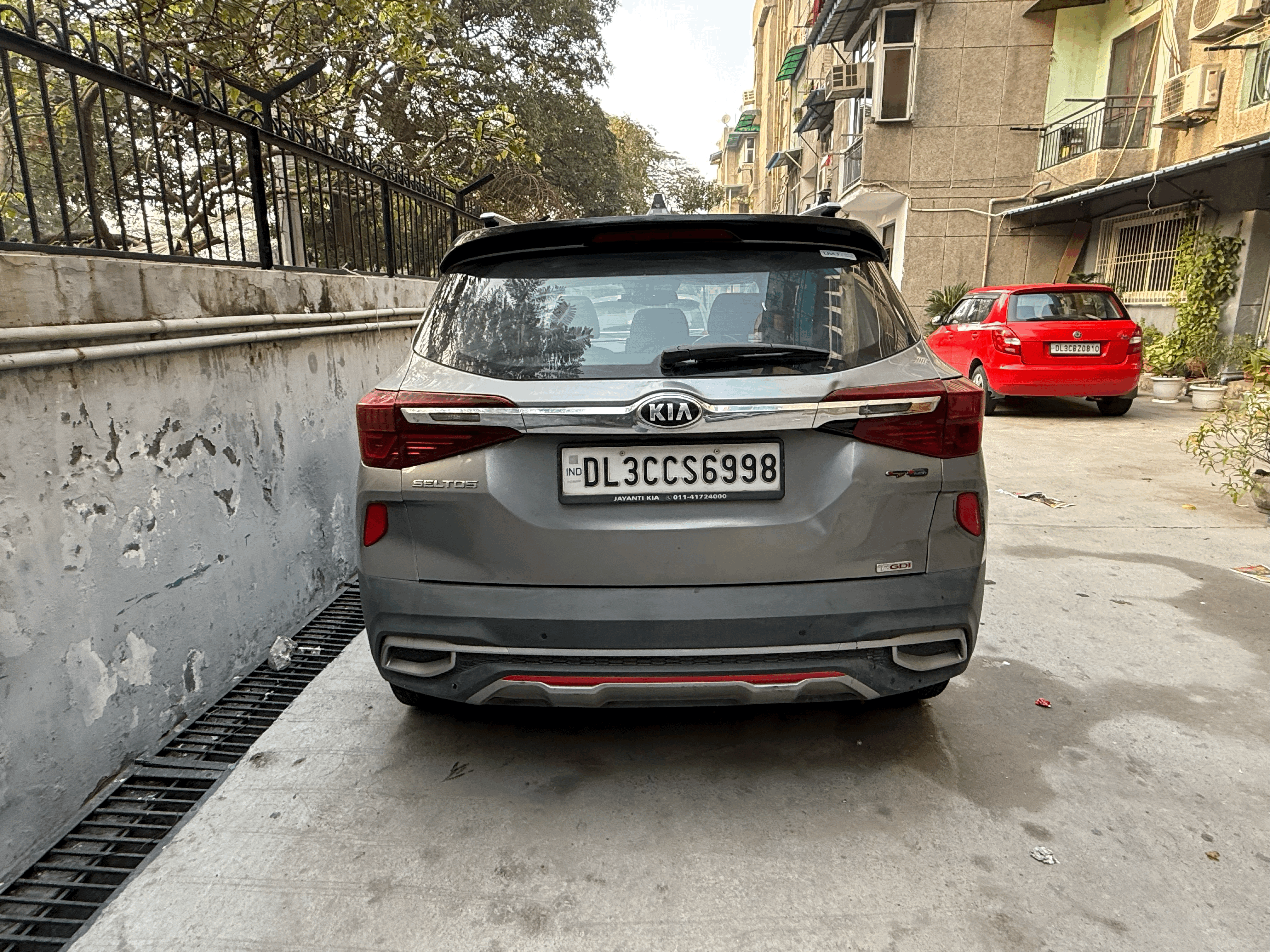 Steel Silver Kia Seltos GTX