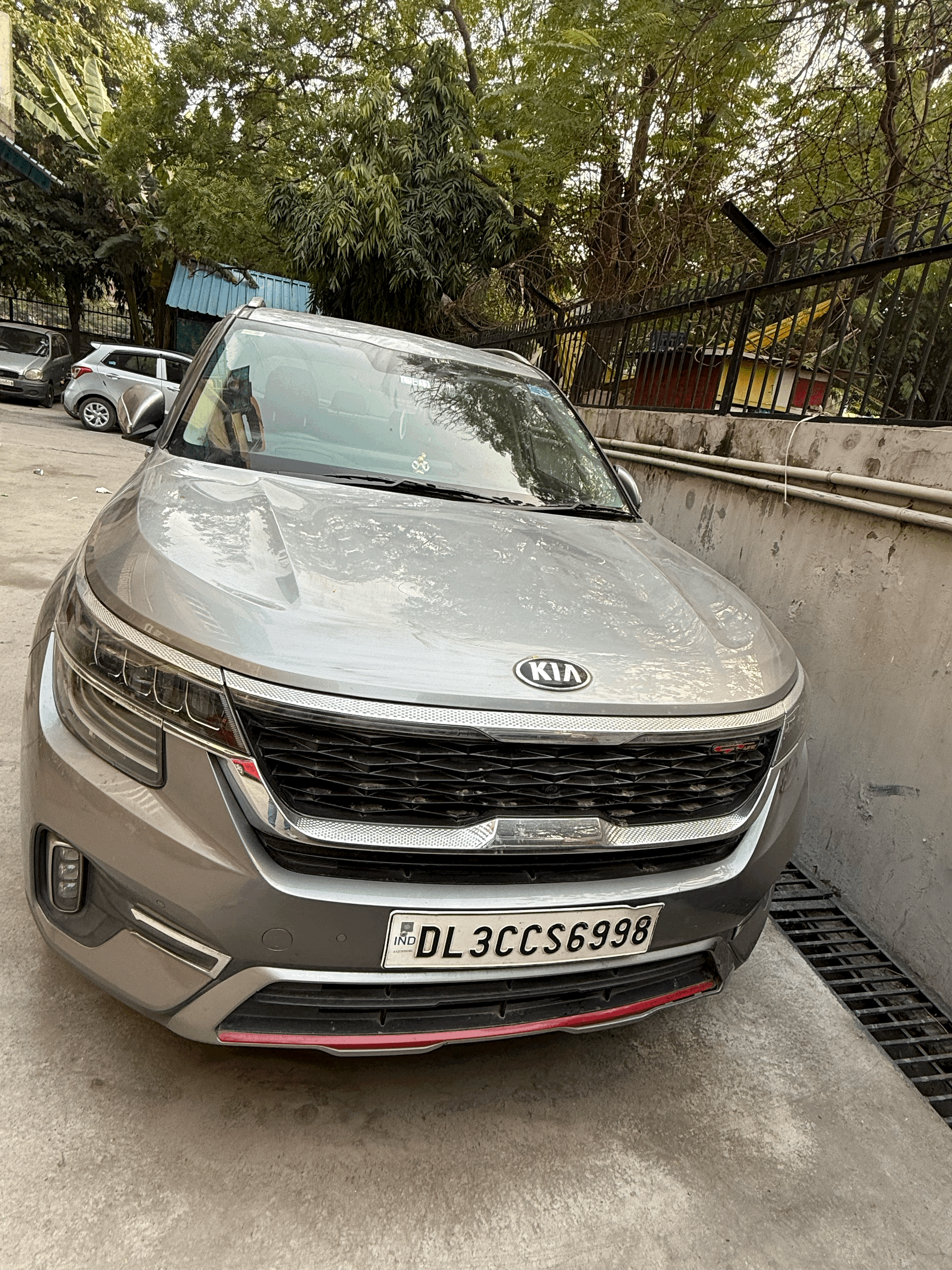 Steel Silver Kia Seltos GTX