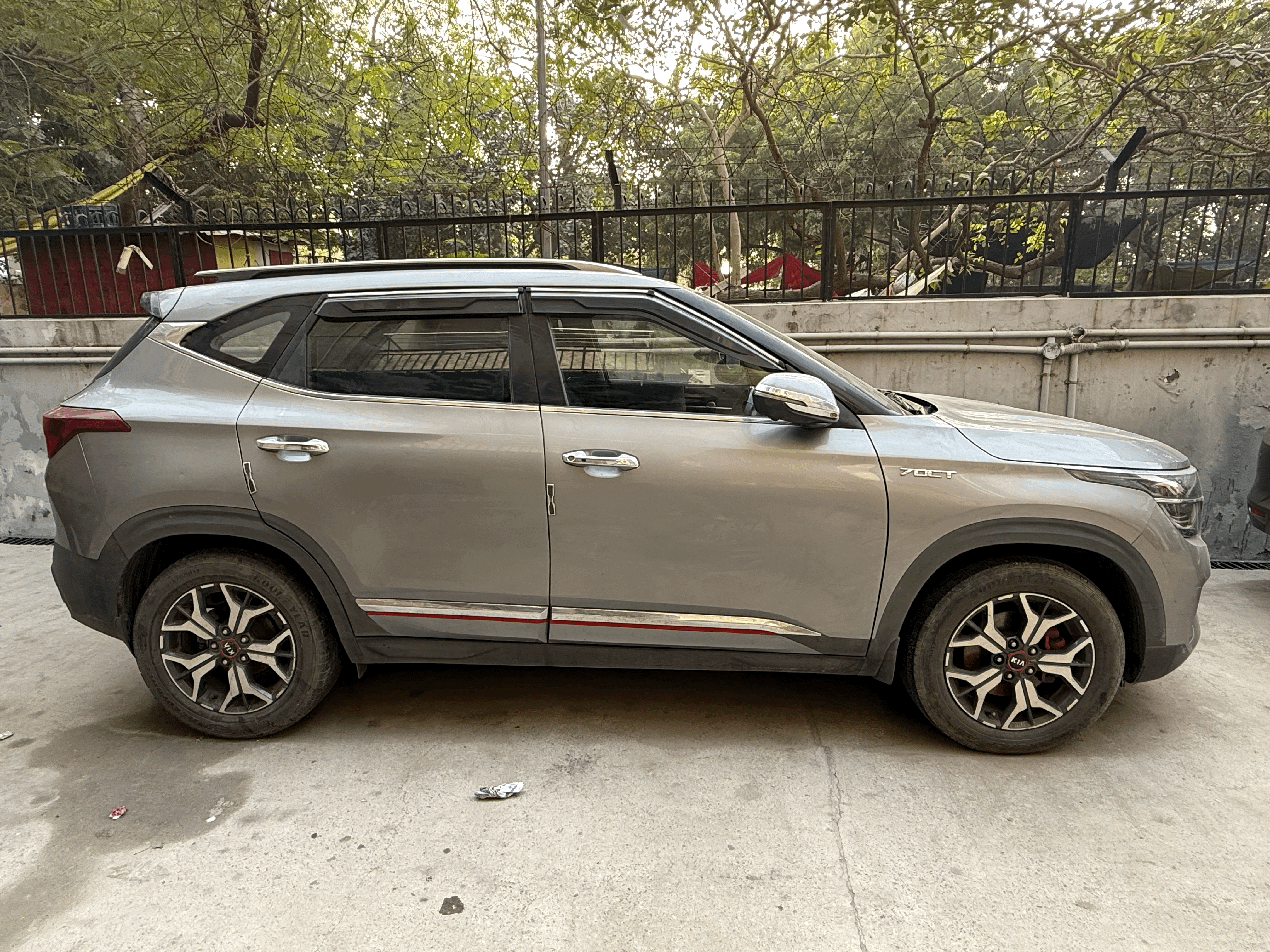 Steel Silver Kia Seltos GTX