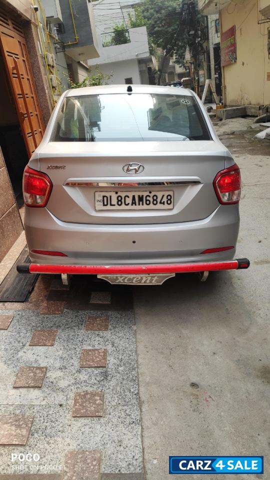 Silver Hyundai Xcent S Silver Hyundai Xcent S