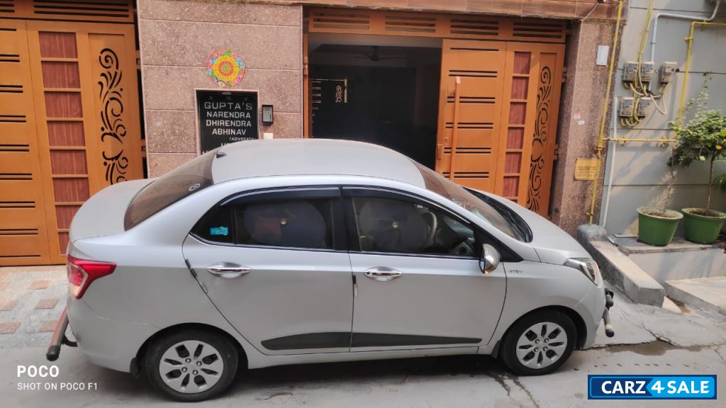 Silver Hyundai Xcent S Silver Hyundai Xcent S