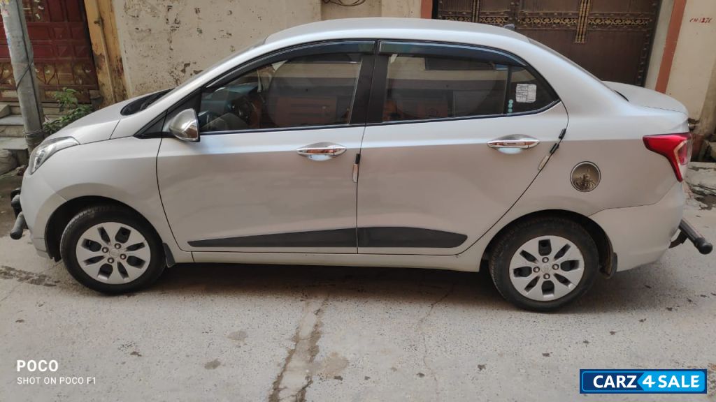 Silver Hyundai Xcent S Silver Hyundai Xcent S