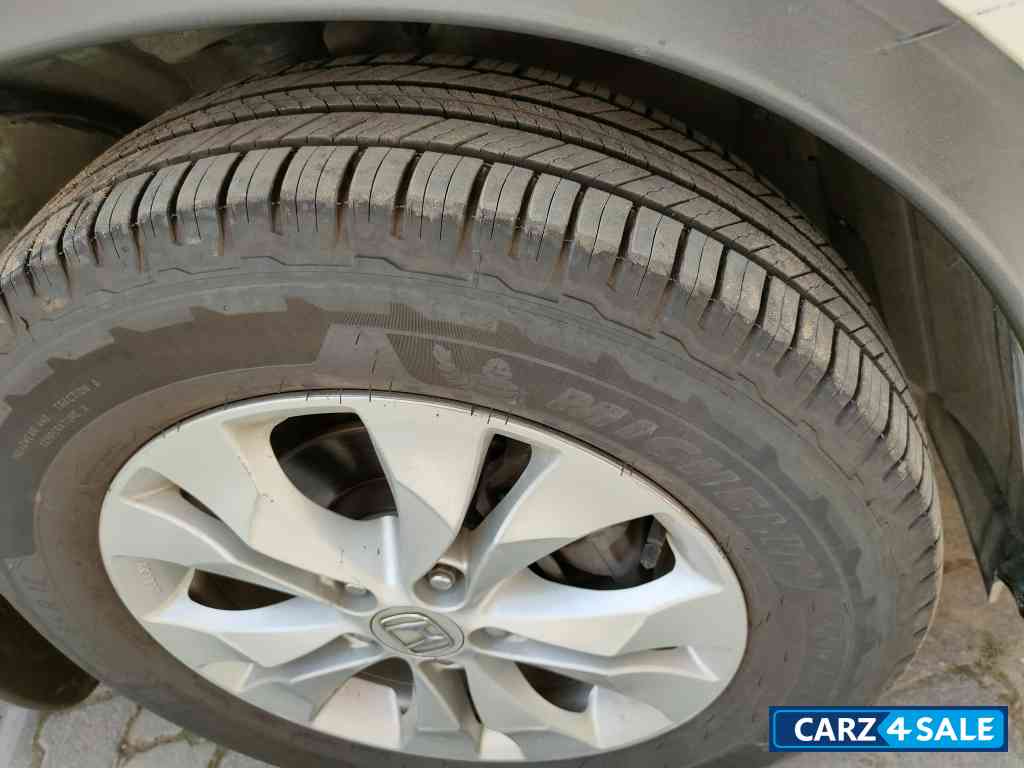 Taffeta White Honda CRV 2.4L AT AVN 4WD