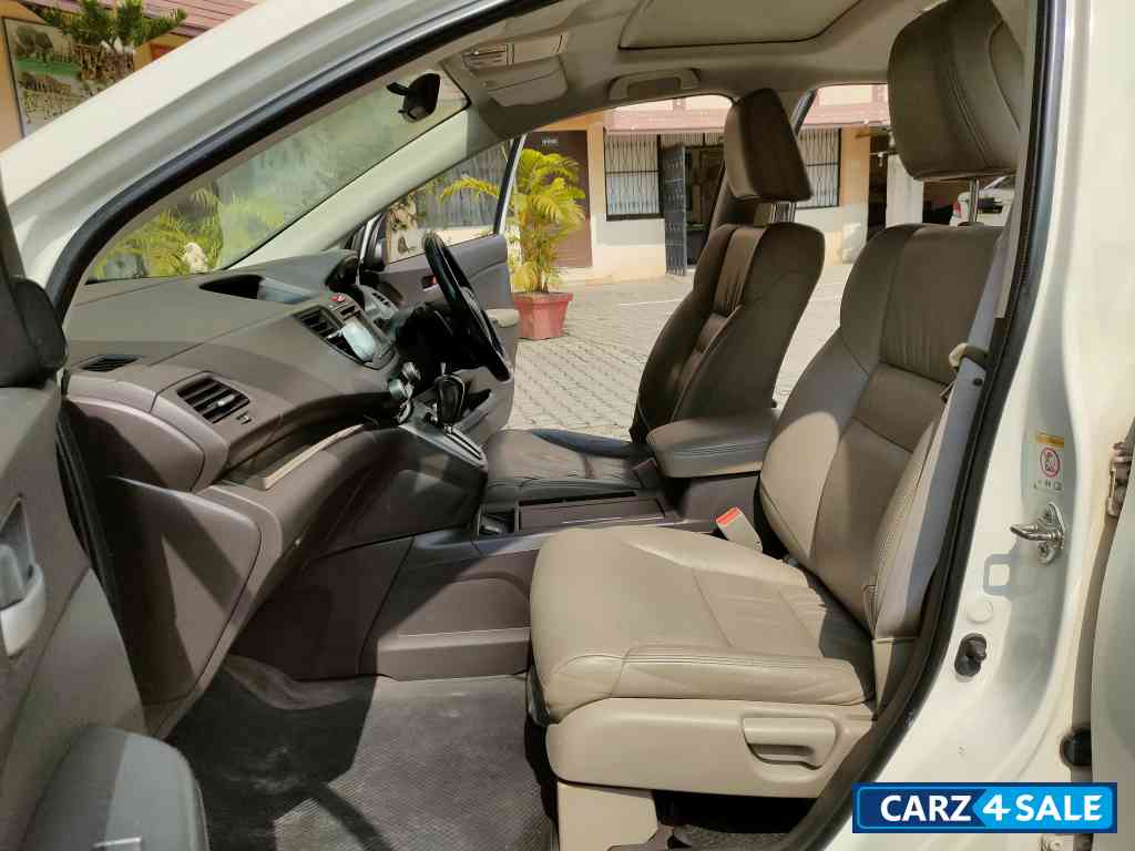 Taffeta White Honda CRV 2.4L AT AVN 4WD