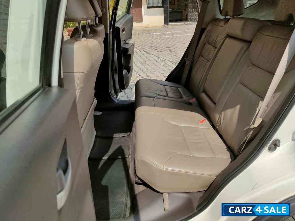 Taffeta White Honda CRV 2.4L AT AVN 4WD