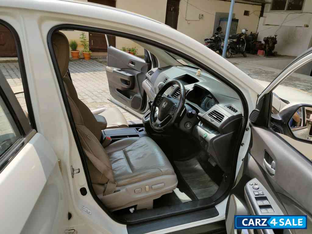 Taffeta White Honda CRV 2.4L AT AVN 4WD