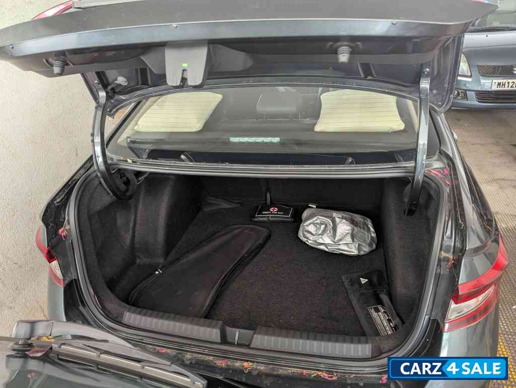 Skoda Slavia Skoda Slavia 1.0 MT Top Model Skoda Slavia Skoda Slavia 1.0 MT Top Model