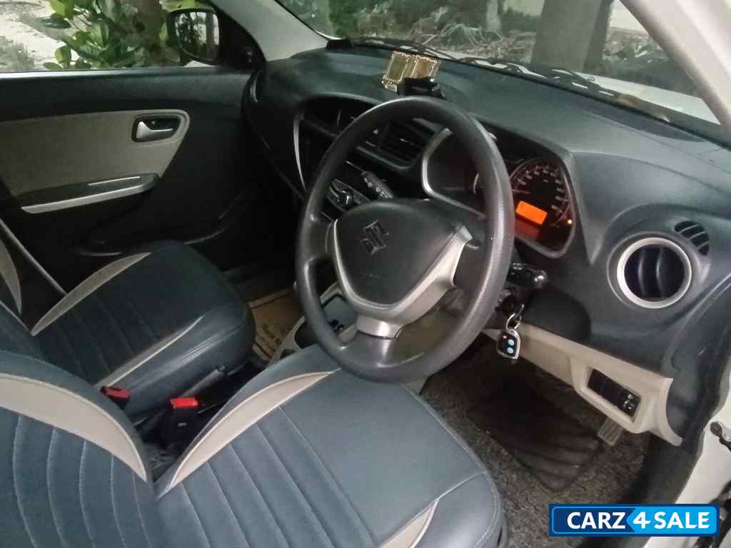 White Maruti Suzuki Alto K10 VXI AT (O) White Maruti Suzuki Alto K10 VXI AT (O)