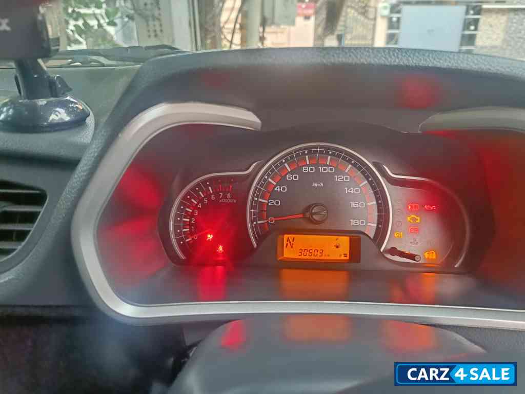 White Maruti Suzuki Alto K10 VXI AT (O) White Maruti Suzuki Alto K10 VXI AT (O)