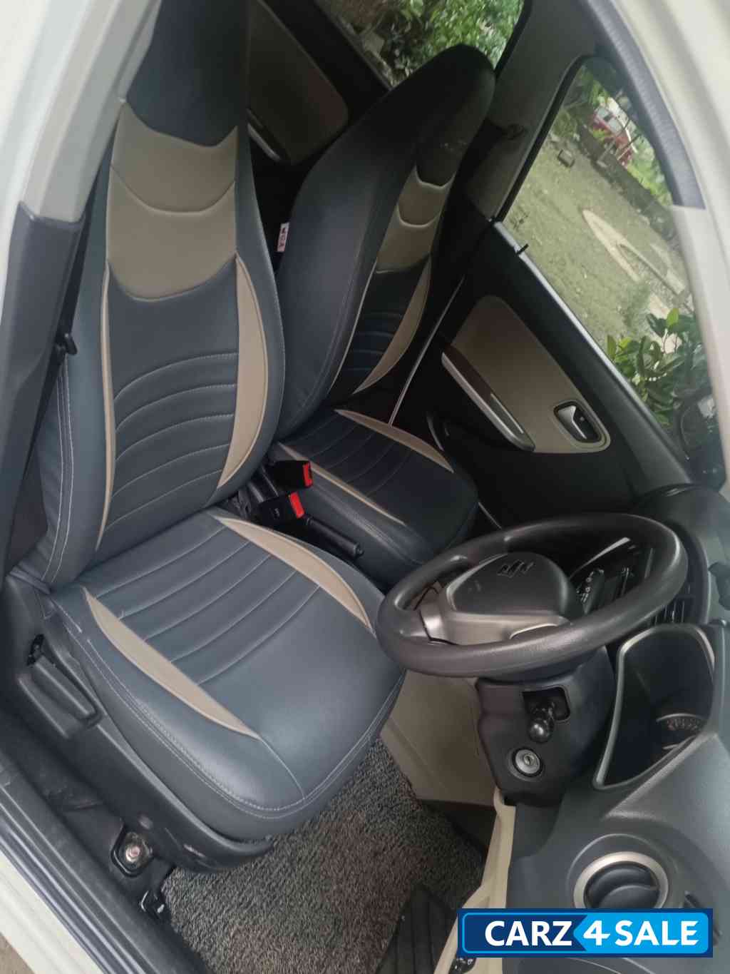 White Maruti Suzuki Alto K10 VXI AT (O) White Maruti Suzuki Alto K10 VXI AT (O)