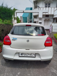 White Maruti Suzuki Swift Vxi AGS