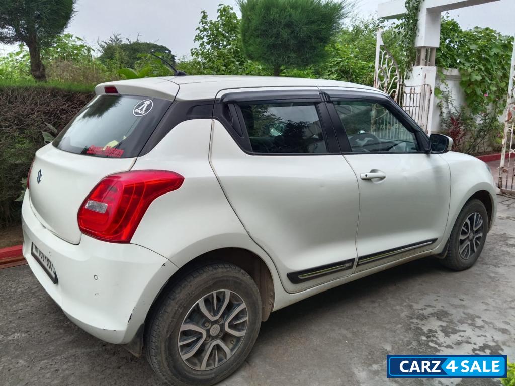 White Maruti Suzuki Swift Vxi AGS