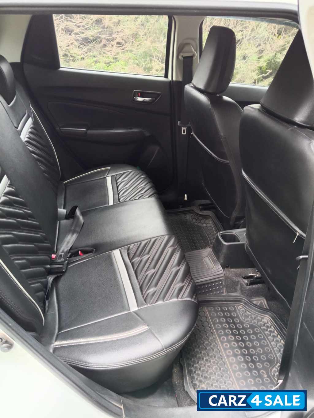 White Maruti Suzuki Swift Vxi AGS