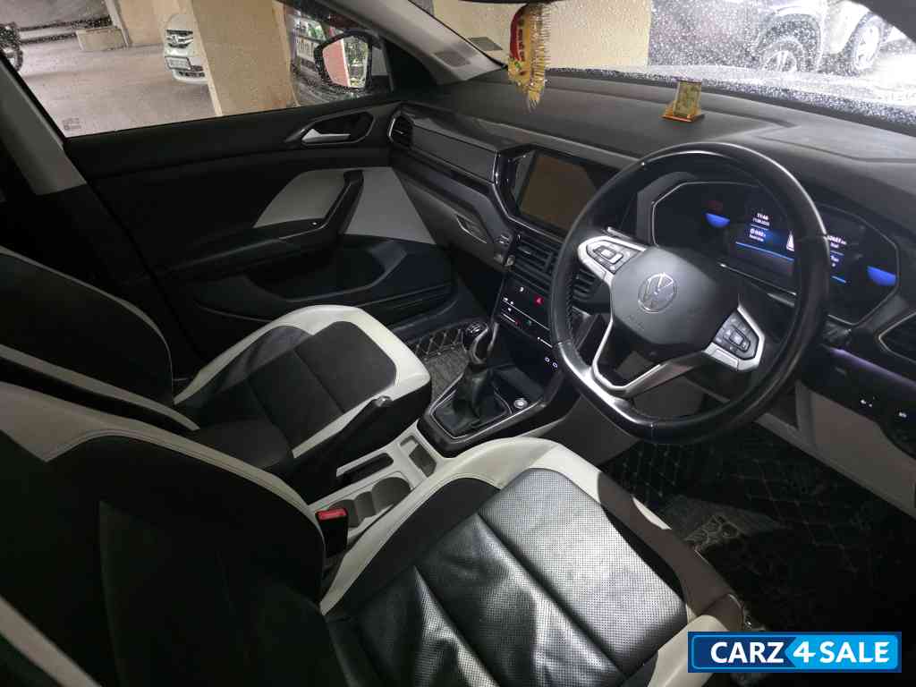 White Volkswagen Taigun 1.0TSI Topline