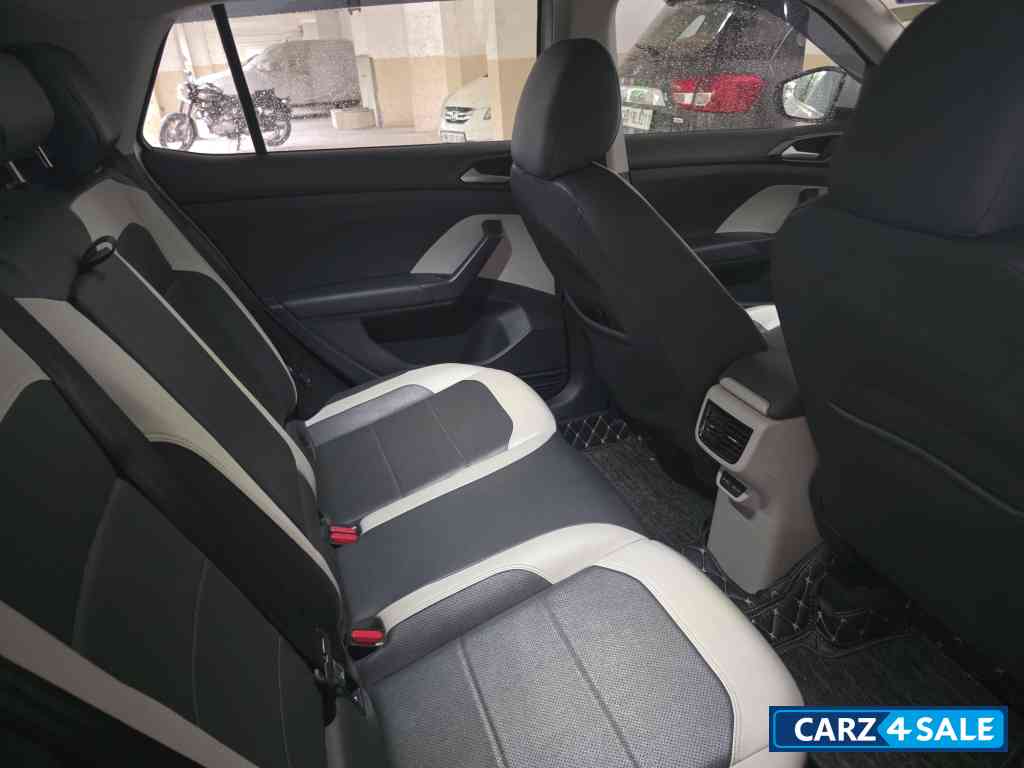 White Volkswagen Taigun 1.0TSI Topline