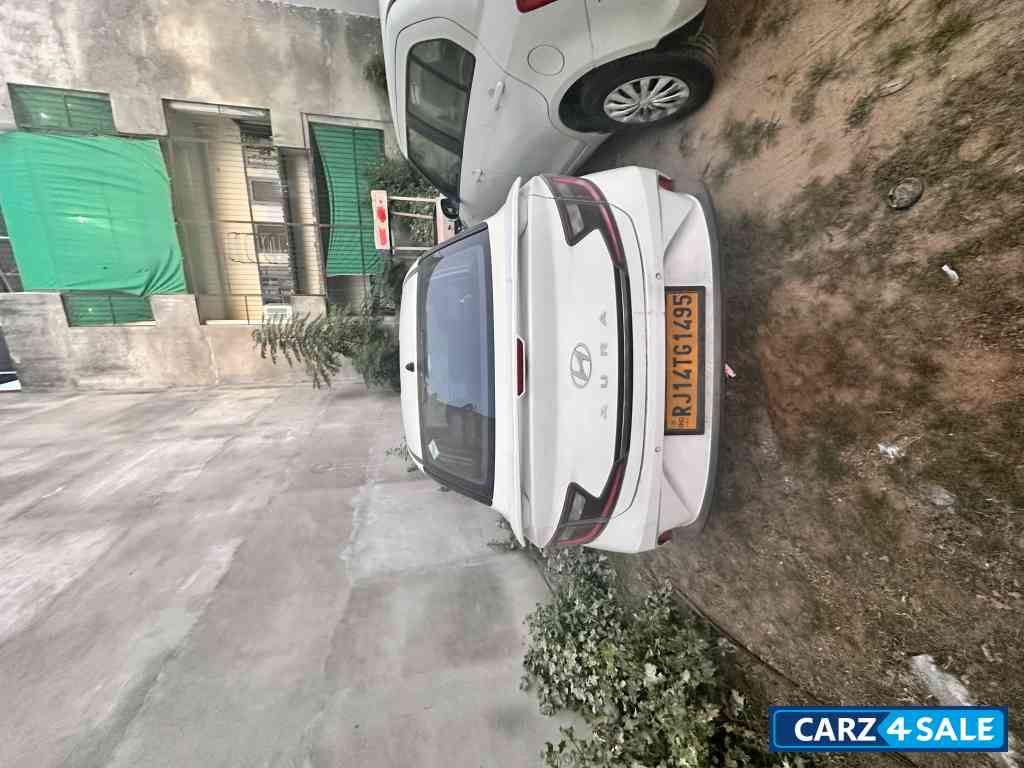 White Hyundai Aura S CNG