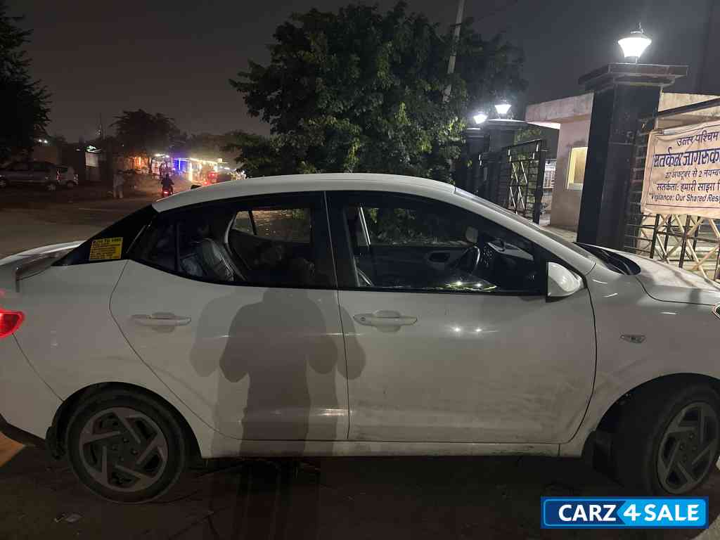 White Hyundai Aura S CNG