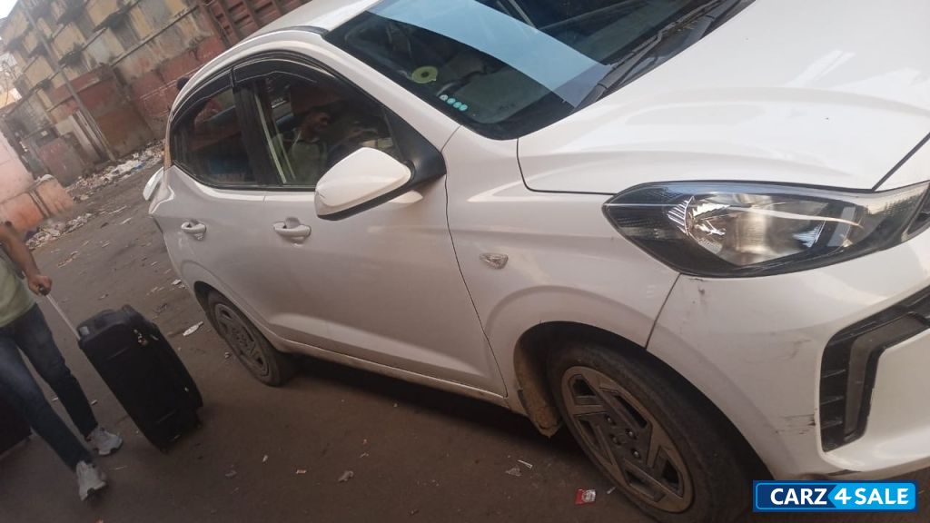 White Hyundai Aura S CNG