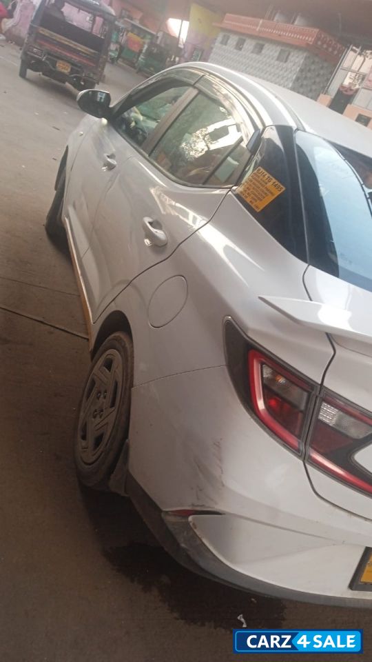 White Hyundai Aura S CNG