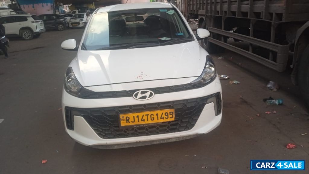 White Hyundai Aura S CNG