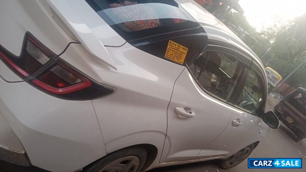 White Hyundai Aura S CNG