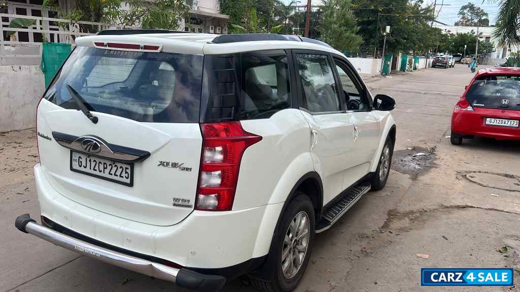 Mahindra XUV 500 AT10w