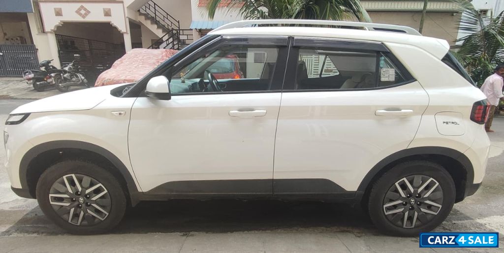 White Hyundai Venue Executive Turbo