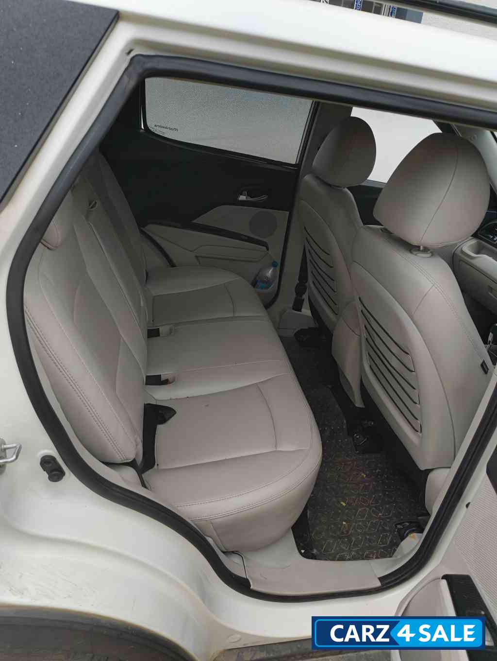 Mahindra XUV300 W8(O)