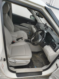 Mahindra XUV300 W8(O)