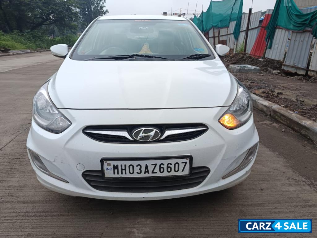 White Hyundai Verna e