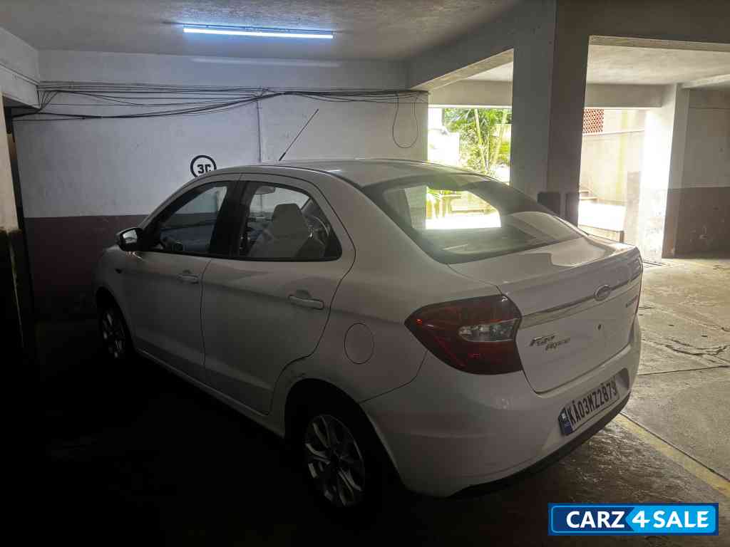 White Ford Aspire Aspire 1.5 TI VCT AT