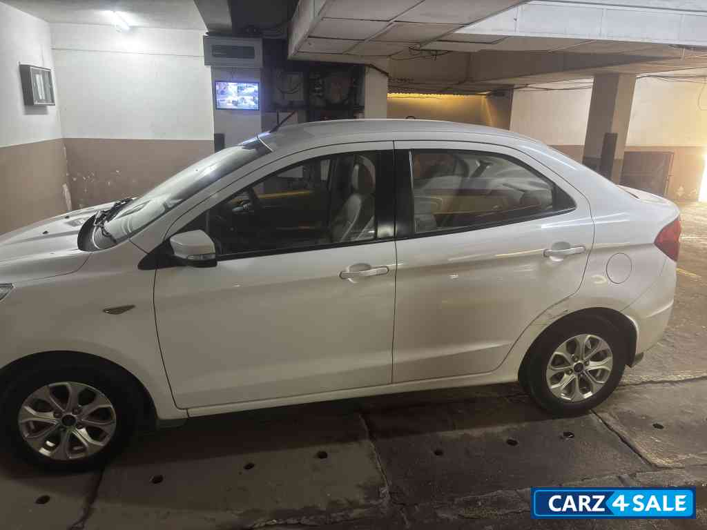 White Ford Aspire Aspire 1.5 TI VCT AT