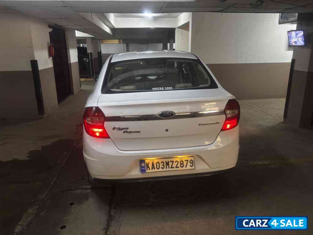 White Ford Aspire Aspire 1.5 TI VCT AT