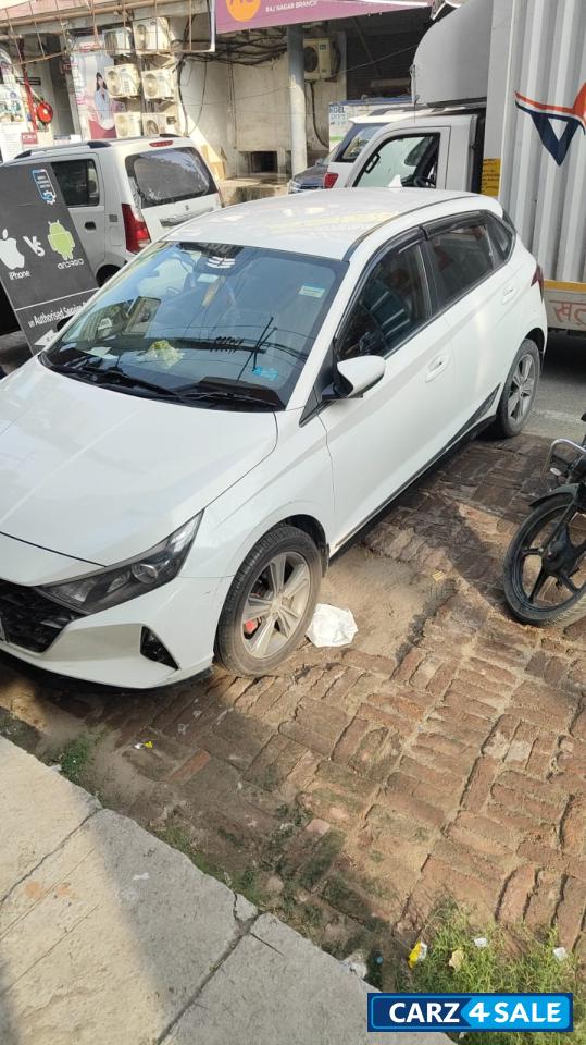 Polar White Hyundai i20 Diesel