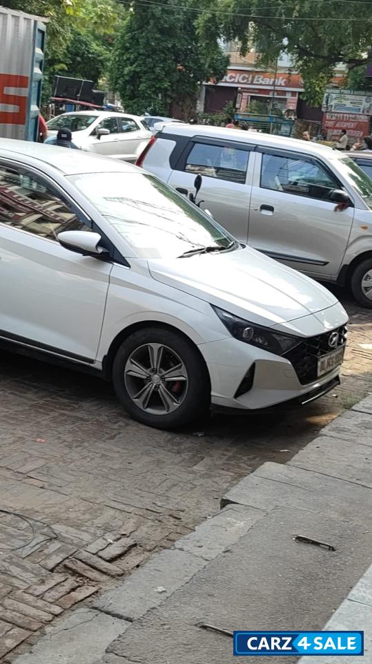 Polar White Hyundai i20 Diesel