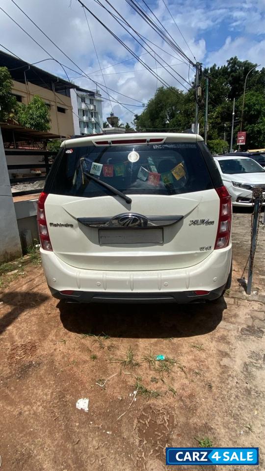 White Mahindra XUV 500