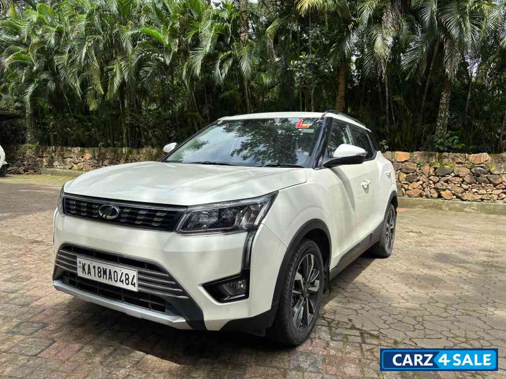 White Mahindra XUV300 Automatic 1.5 AMT Diesel