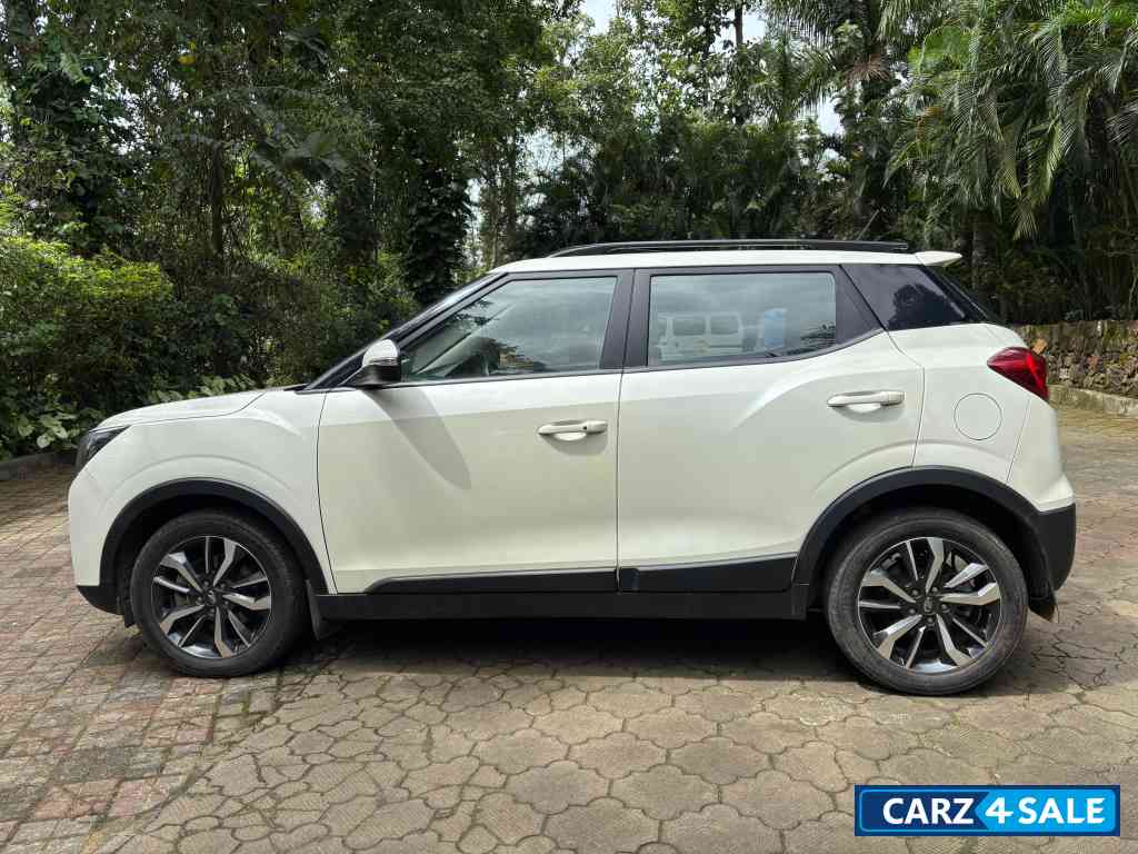 White Mahindra XUV300 Automatic 1.5 AMT Diesel