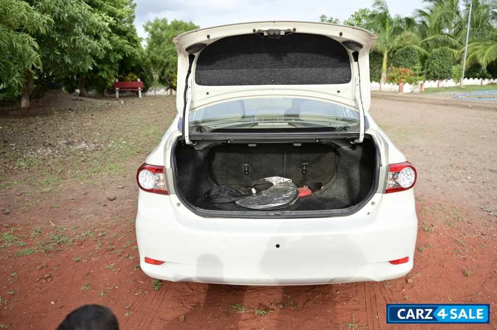 Beige Toyota Corolla Altis 1.8G