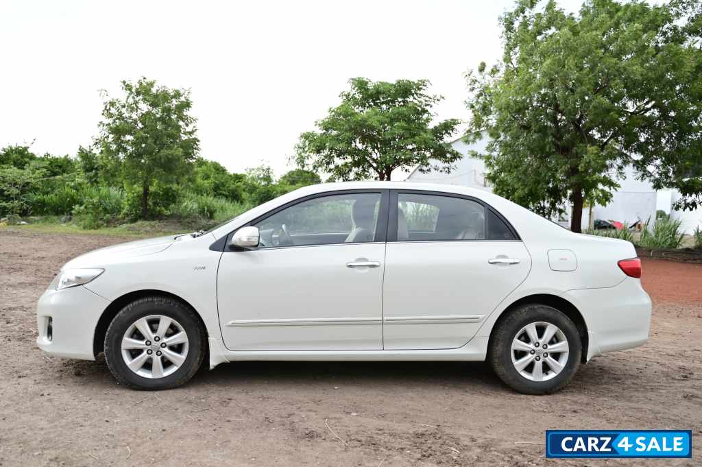 Beige Toyota Corolla Altis 1.8G