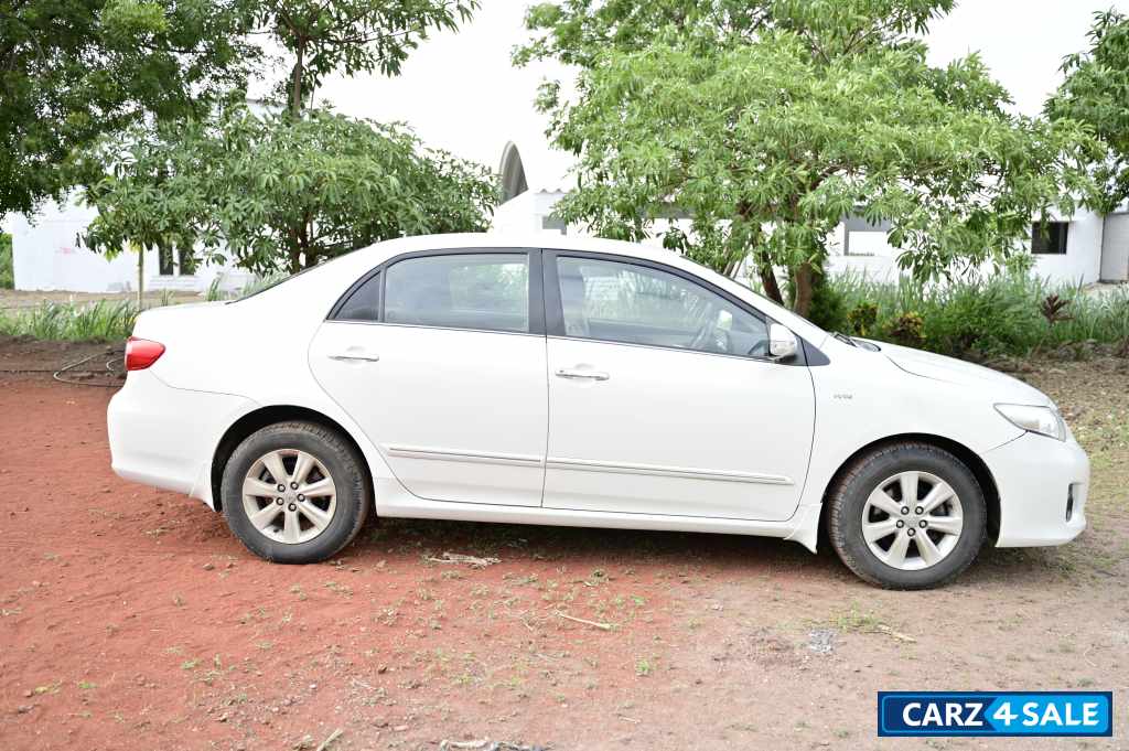 Beige Toyota Corolla Altis 1.8G