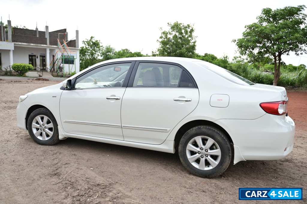 Beige Toyota Corolla Altis 1.8G