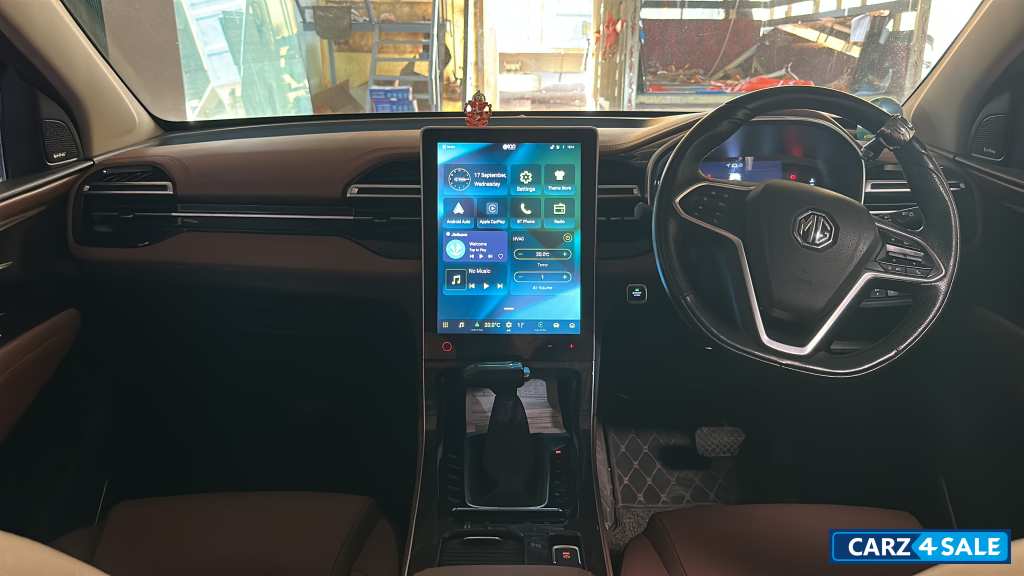 Metallic Grey MG Hector Plus Sharp pro cvt