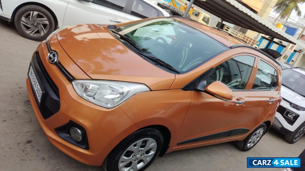 Orange Hyundai i10 Sportz