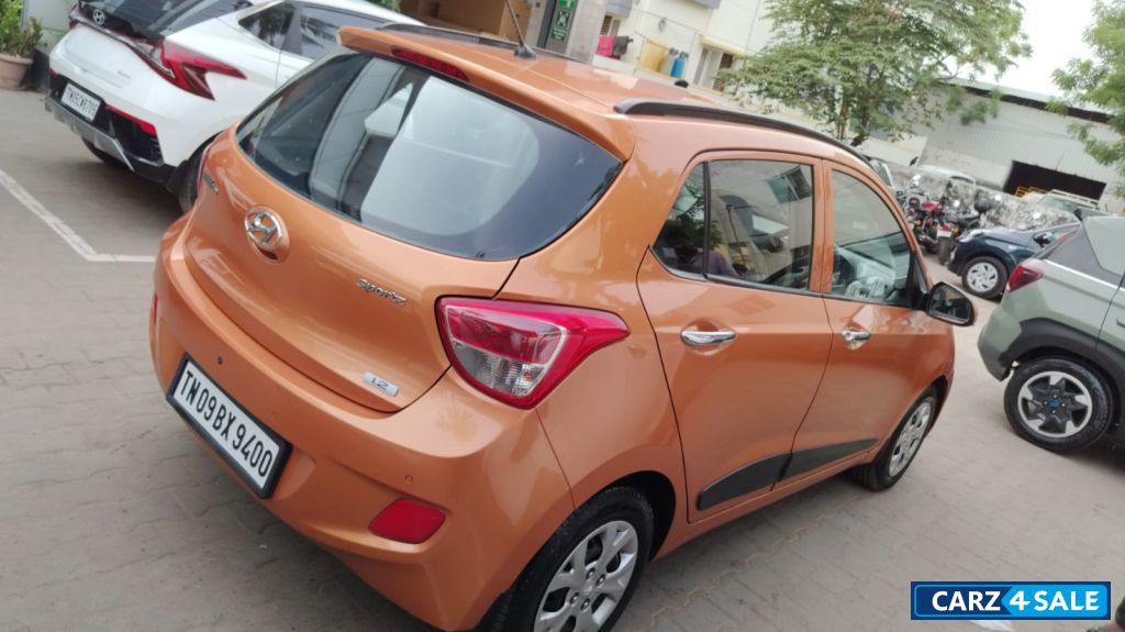 Orange Hyundai i10 Sportz