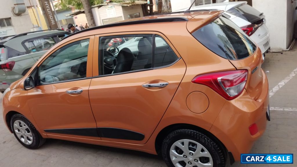 Orange Hyundai i10 Sportz