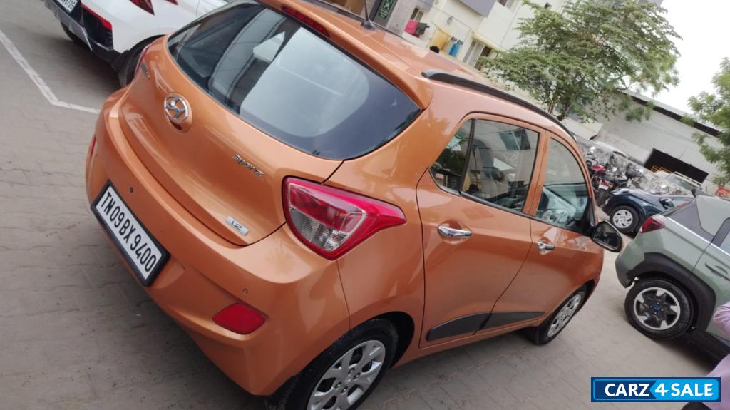 Orange Hyundai i10 Sportz