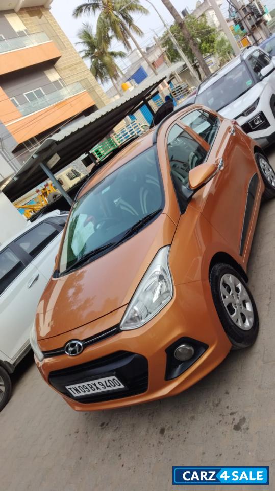Orange Hyundai i10 Sportz