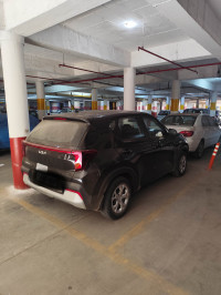 Black Kia Sonet HTE (O)