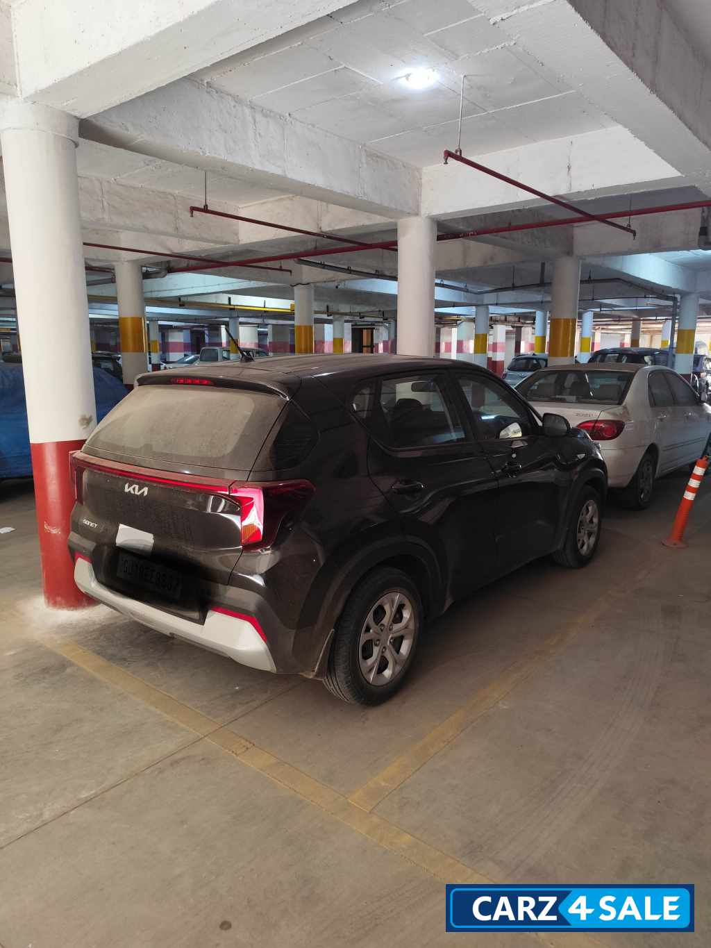 Black Kia Sonet HTE (O)